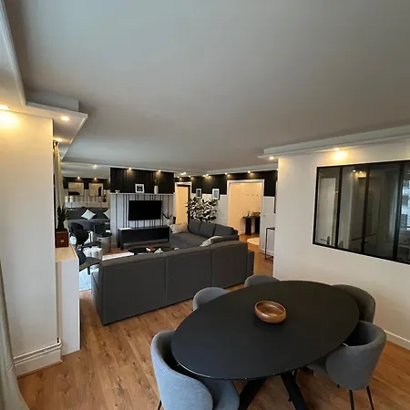 Champs De Mars 120 M2 * פריז