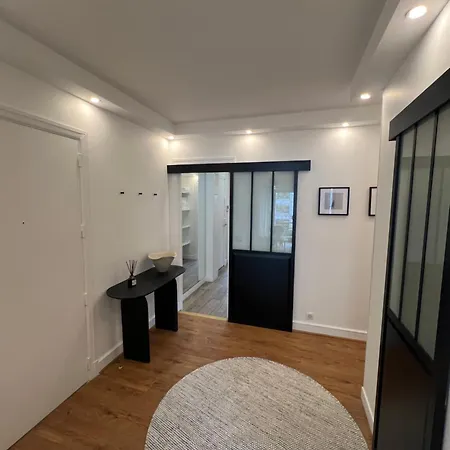 Champs De Mars 120 M2 פריז