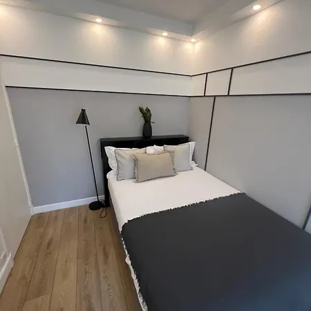 Champs De Mars 120 M2 פריז