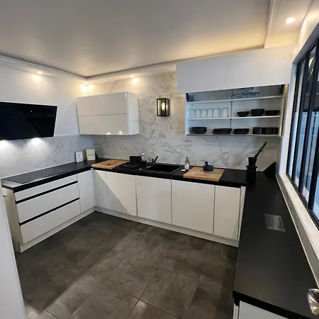Champs De Mars 120 M2 דירה