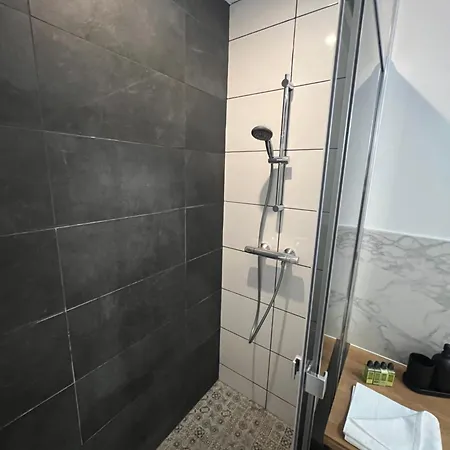 Champs De Mars 120 M2 פריז